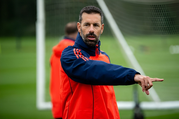 Ruud Van Nistelrooy nhận được sự tín nhiệm từ Erik ten Hag.